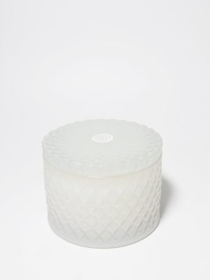 Winter White 9.5 oz scented candle